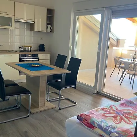 In With Sea View, Terrace, Air Conditioning, Wifi 4534-4 * Punat